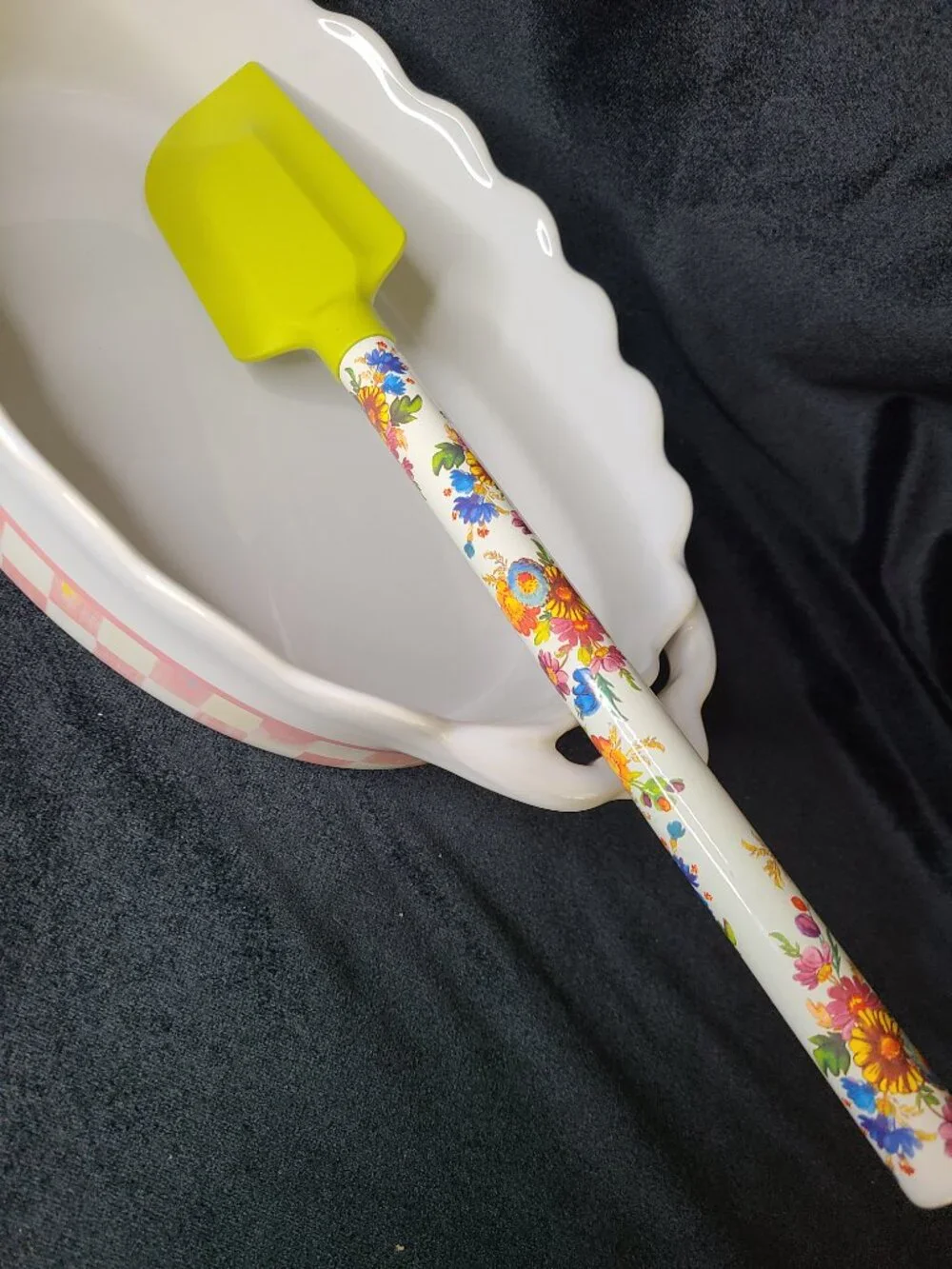 MacKenzie‑Childs White Flower Market Spatula – Silicone & Enameled Handle - NEW